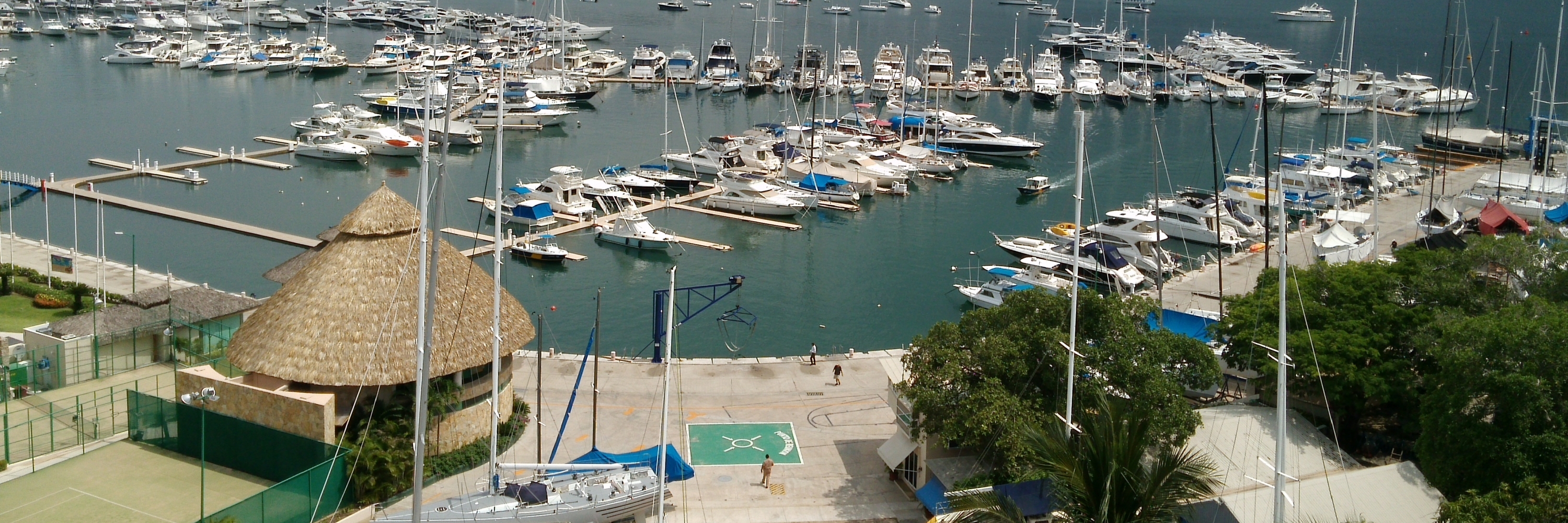 Câu lạc bộ du thuyền ở Acapulco (Acapulco Yacht Club)