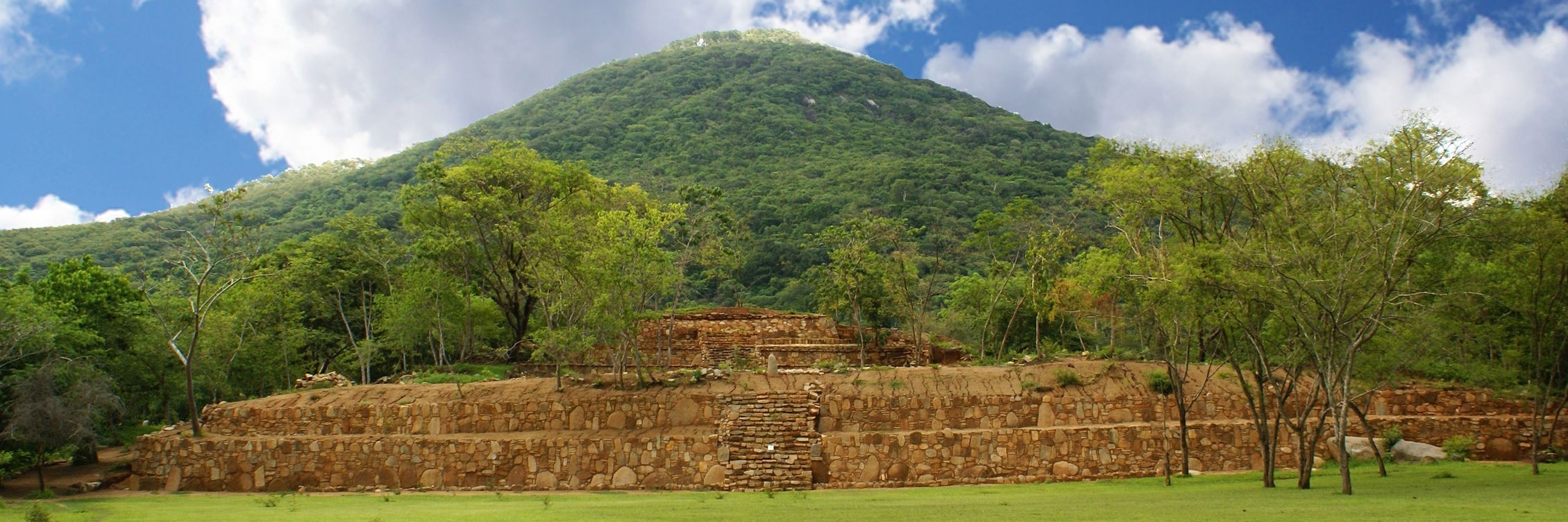 Khu khảo cổ Tehuacalco (Tehuacalco Archaeological Site)