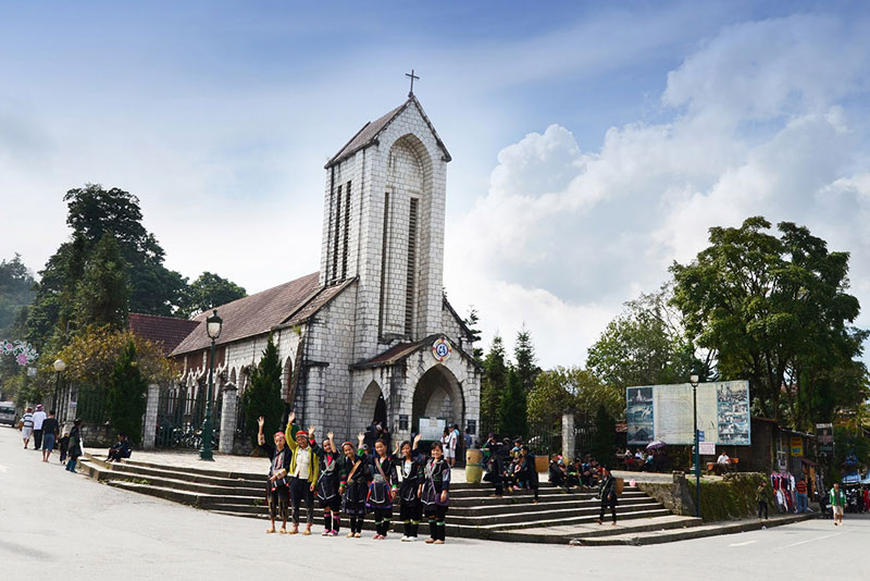 Lang thang những nhà thờ NỔI TIẾNG NHẤT tại Việt Nam