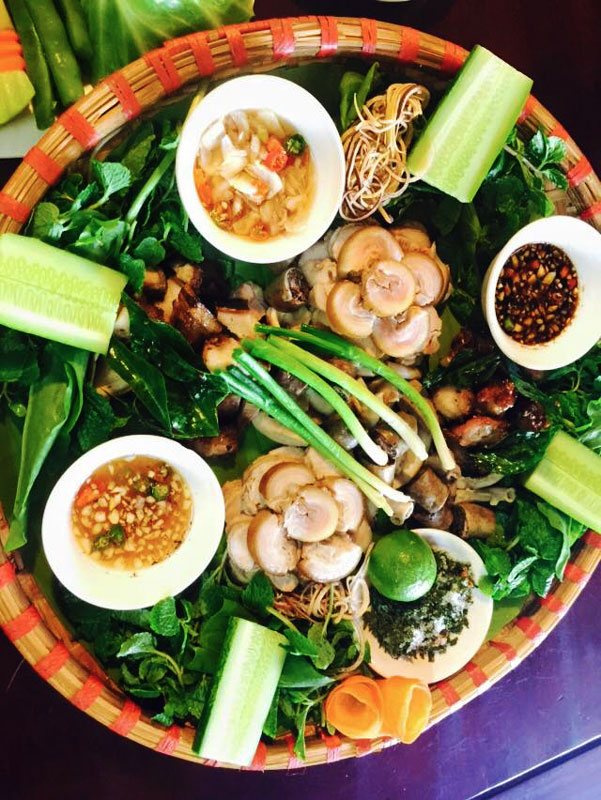 Review chân thật một số dịch vụ du lịch, quán ăn và mua sắm "đình đám" ở Lào Cai - Sapa