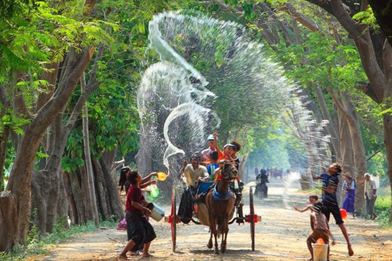 lễ hội té nước ở myanmar