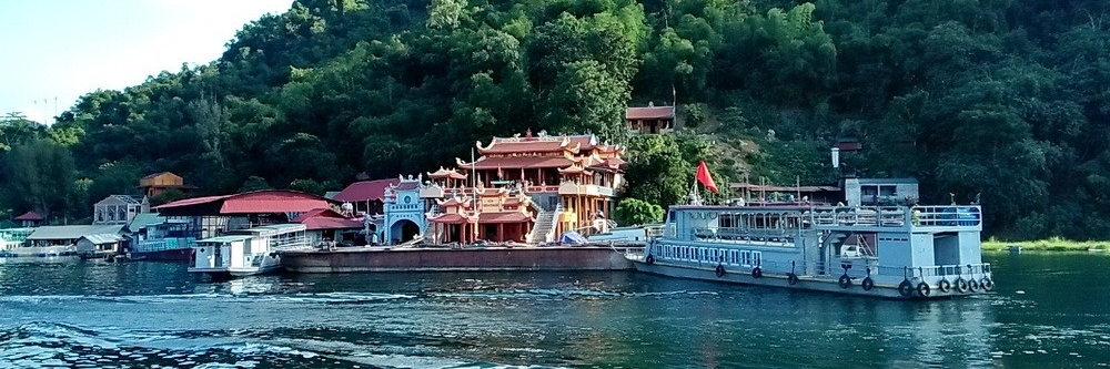 Đền Chúa Thác Bờ (Chúa Thác Bờ Temple)