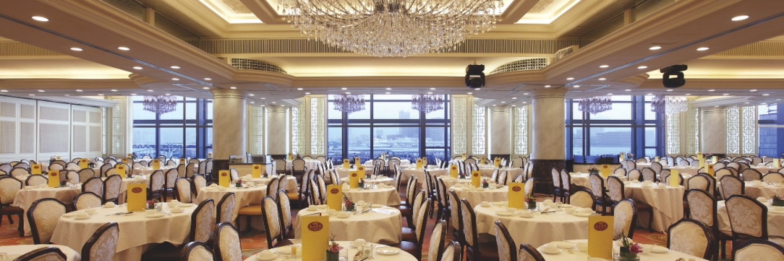 Cung điện Maxim hội trường thành phố (City Hall Maxim’s Palace)