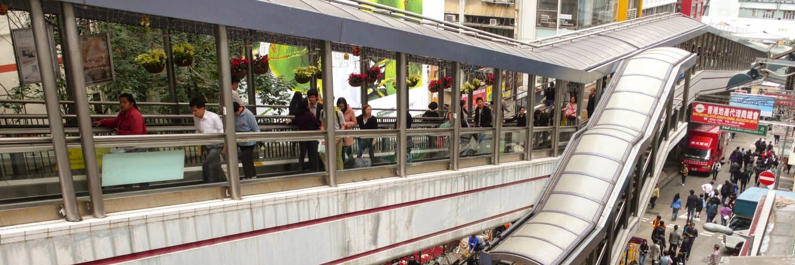 Hệ thống thang cuốn và lối đi bộ Mid-levels (Central-Mid-Levels Escalator and Walkway System)