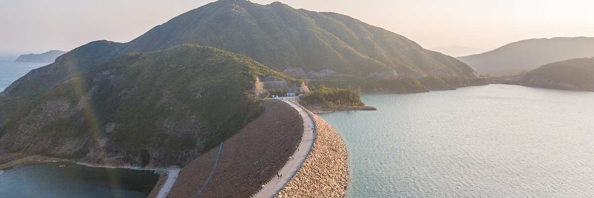 Hồ chứa High Island thuộc con đập phía đông (High Island Reservoir East Dam)