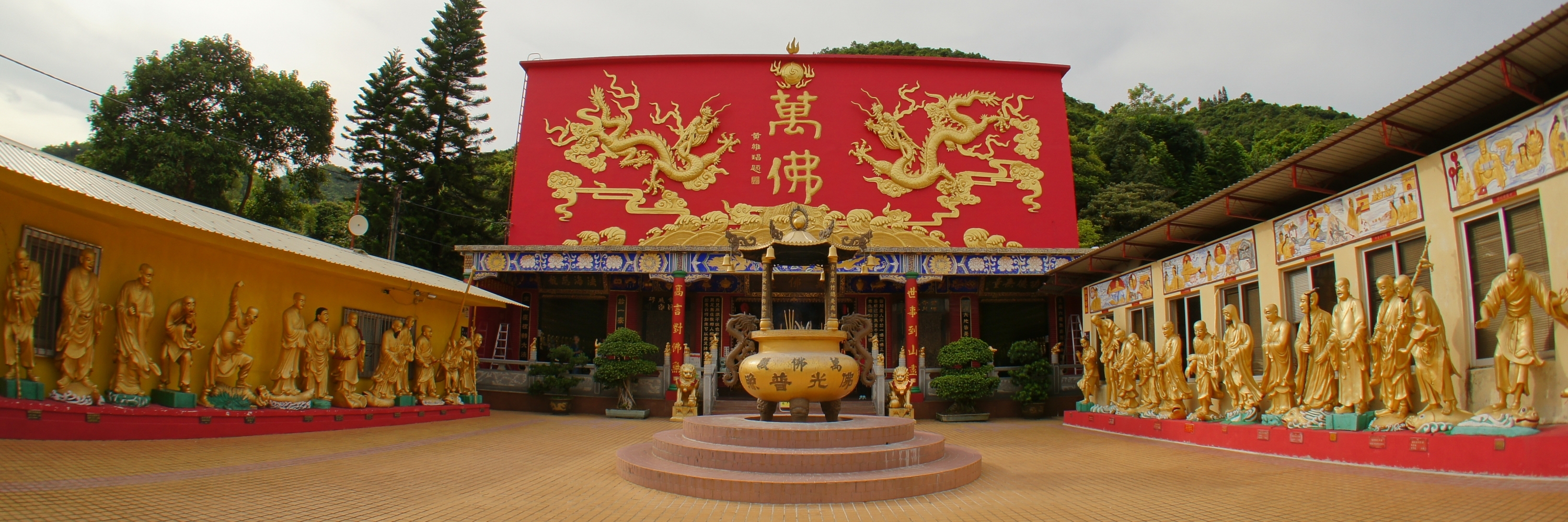 Tu viện 10.000 Phật (Ten Thousand Buddhas Monastery)