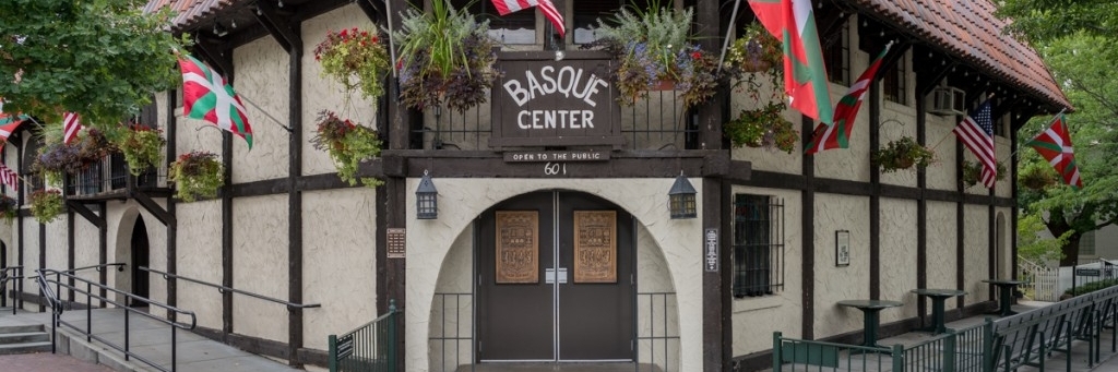Trung tâm văn hoá và bảo tàng Basque (Basque Museum & Cultural Center)