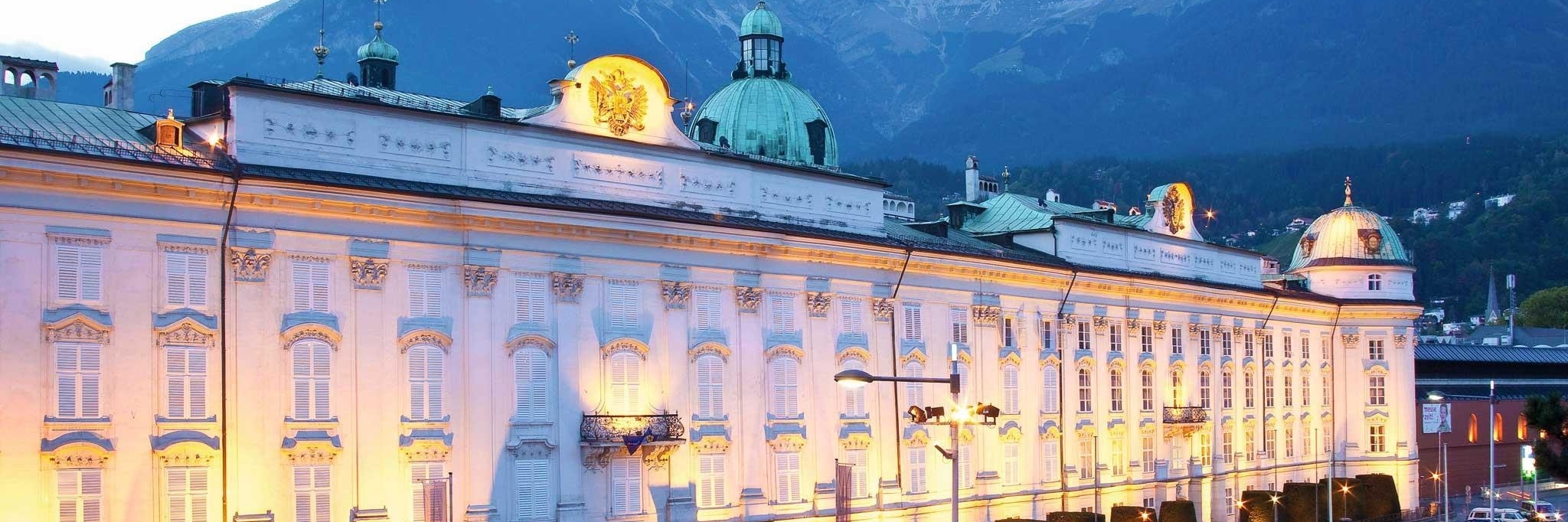 Cung điện hoàng gia Hofburg (Hofburg Innsbruck)