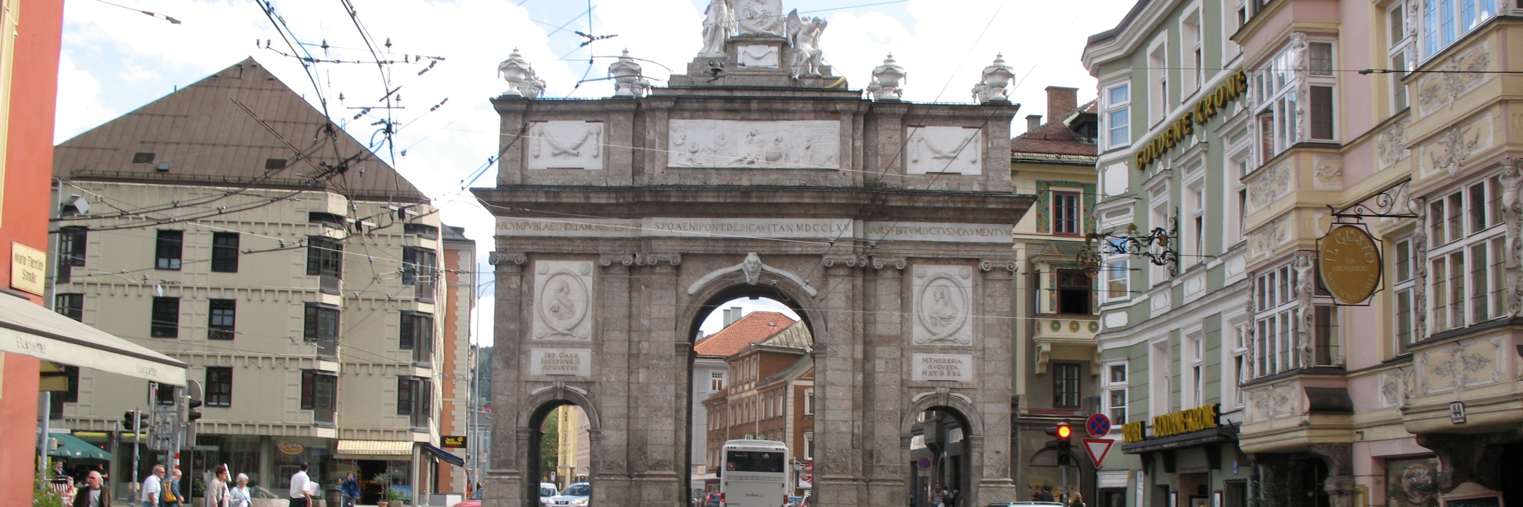Khải hoàn môn (Triumphal Arch)