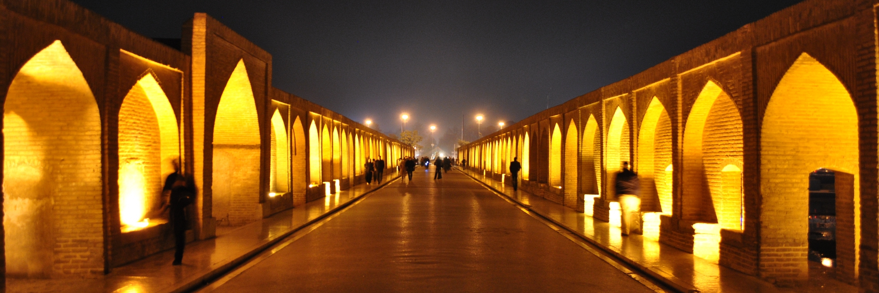 Cây cầu Khaju (Khaju bridge)