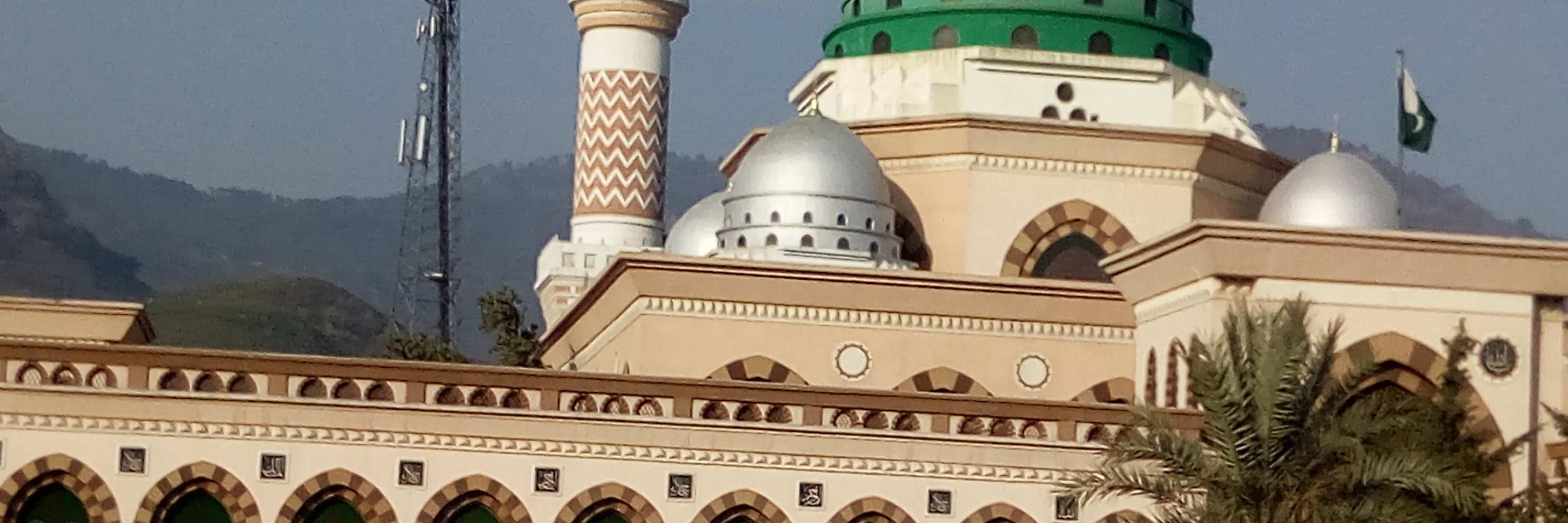 Đền Bari Imam (Bari Imam Shrine)