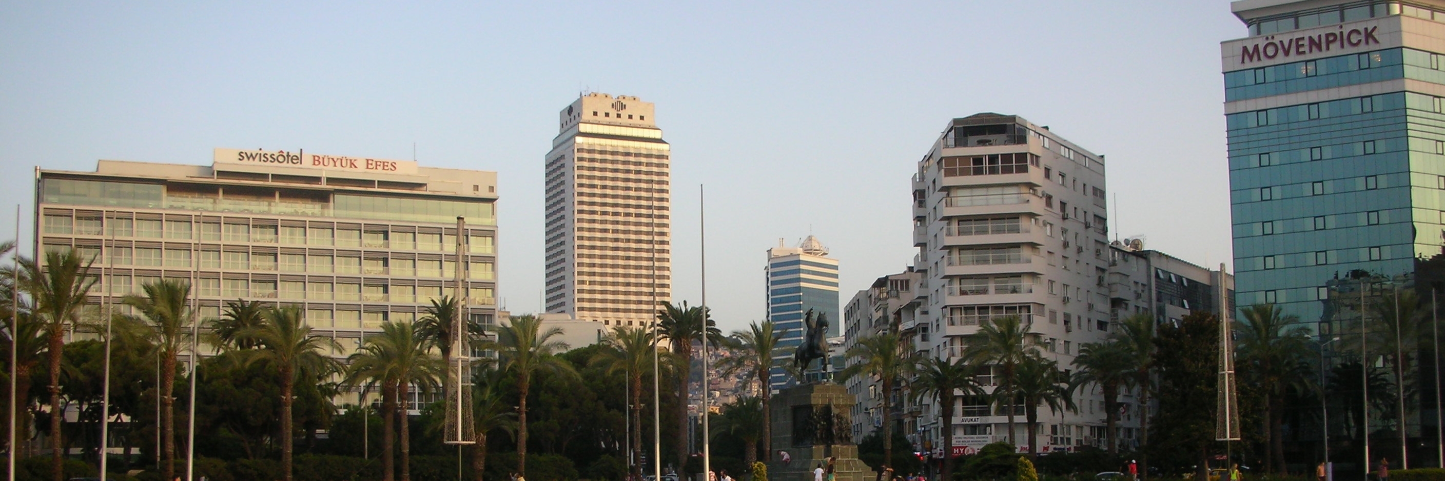 Quảng trường Cumhuriyet (Cumhuriyet Square)