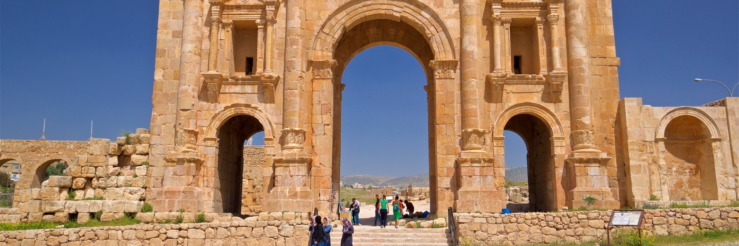 Cổng vòm của Hadrian (Hadrian’s Arch)