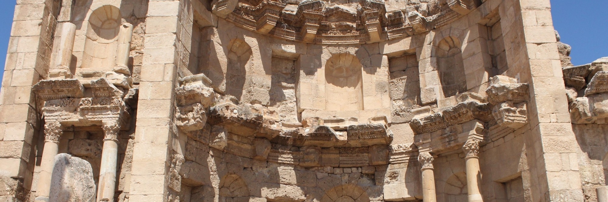 Đài phun nước Nymphaeum