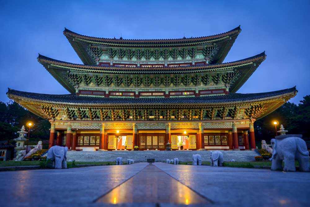 Đền Yakcheonsa (Yakcheonsa Temple), Jeju, South Korea (...