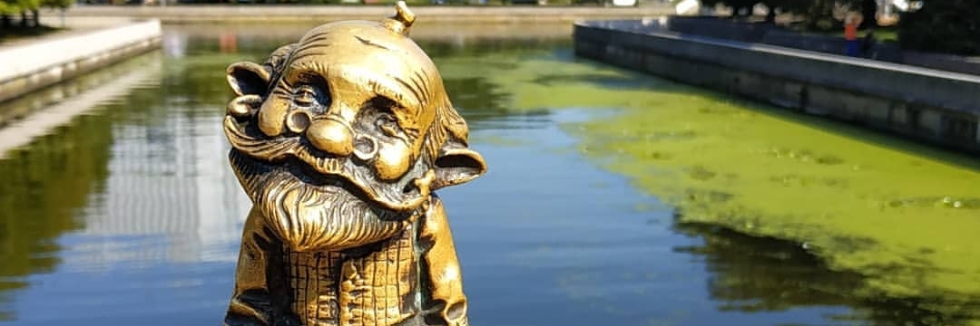 Điêu khắc ông nội Homlin (Sculpture Grandfather Homlin)