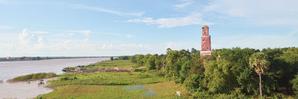 Ngọn Hải Đăng Cũ Kiểu Pháp (Old French Lighthouse)