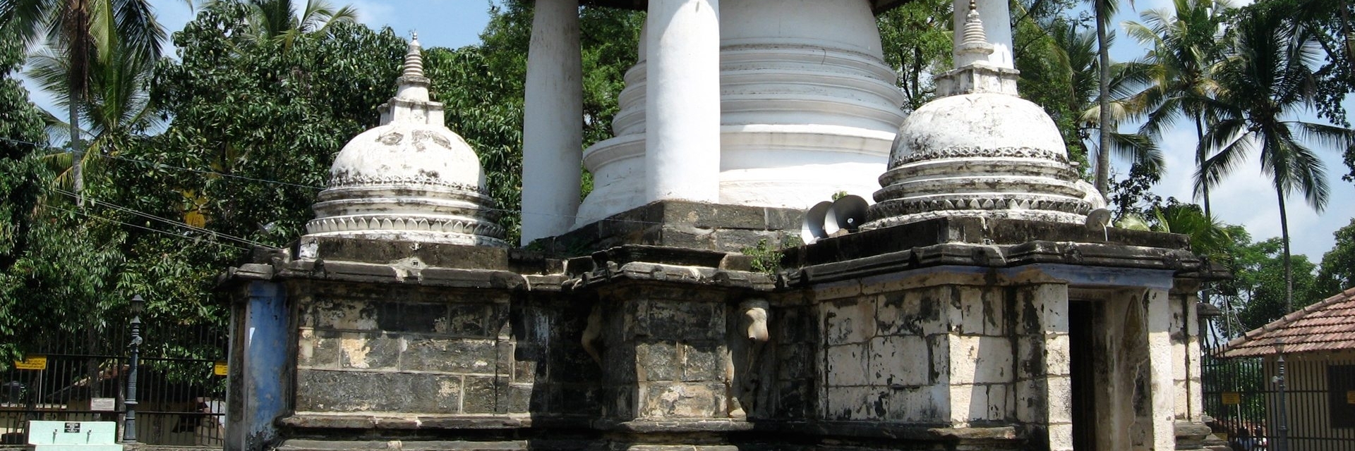Đền Gadaladeniya (Gadaladeniya Temple)