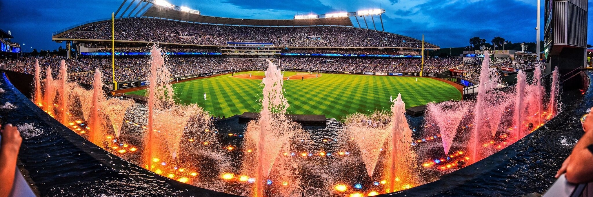 Sân Vận Động Kauffman (Kauffman Stadium)