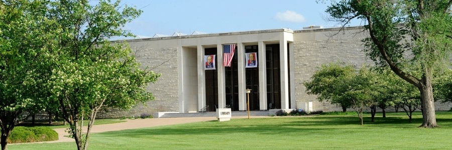 Tòa Nhà Tổng Thống Eisenhower (Eisenhower Presidential Center)