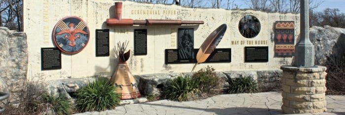 Trung Tâm Ấn Độ -Trung Mĩ .(Mid-America All-Indian Center)