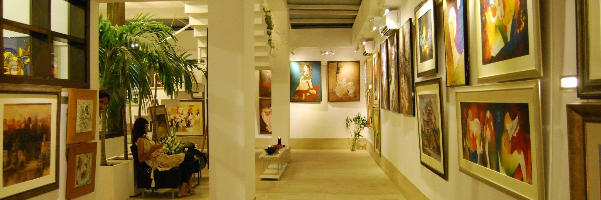 Phòng Trưng Bày Nghệ Thuật Momart (Momart Art Gallery) Karachi, Pakistan