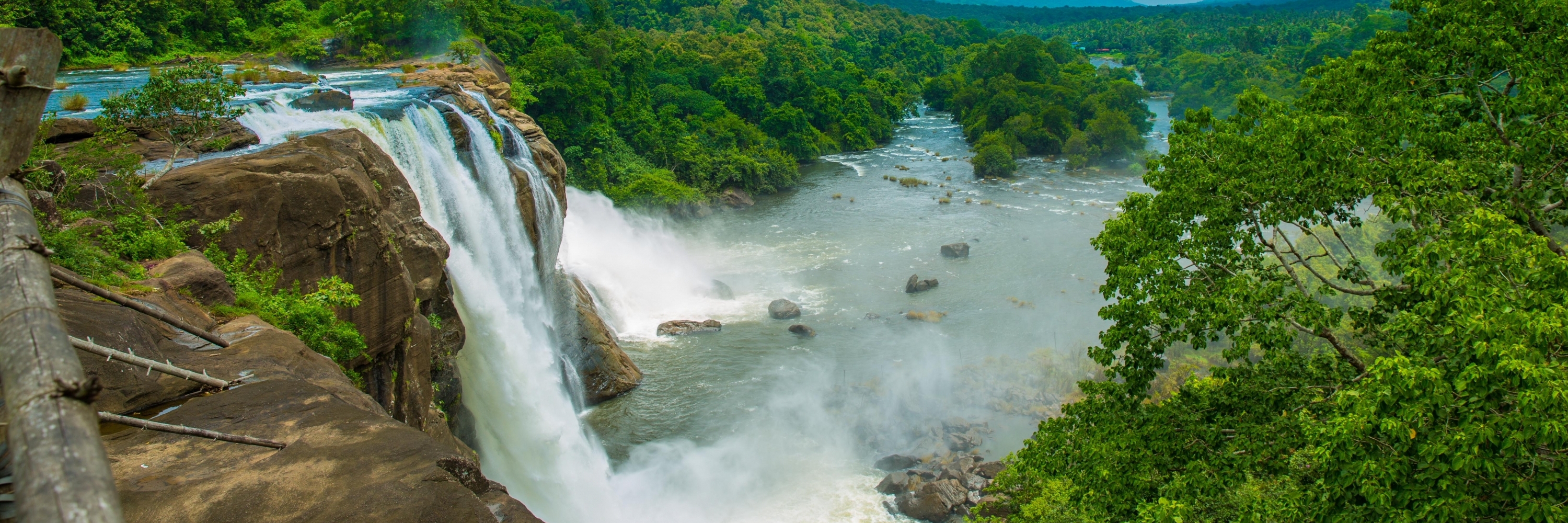 Thác Athirappilly (Athirappilly Waterfall)