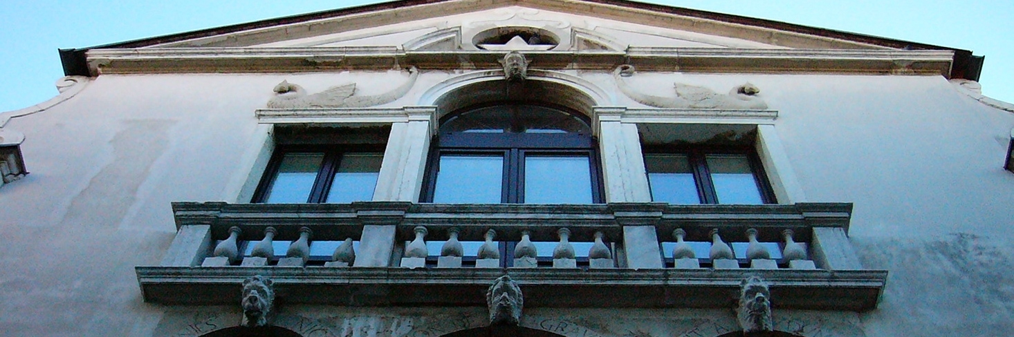 Cung điện Gravisi-Barbabianca (Palaca Gravisi-Barbabianca)