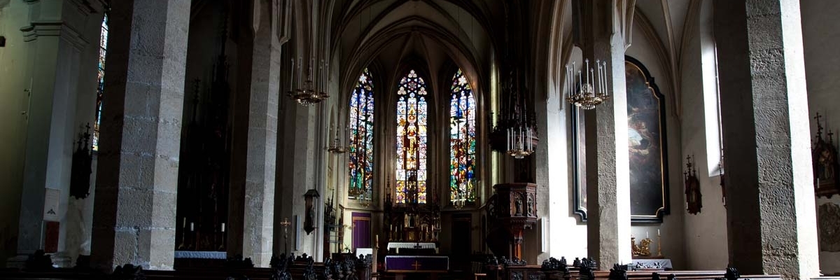 Nhà thờ giáo xứ Katholic St. Nicholas (Katholic Pfarrkirche Hl. Nikolaus)