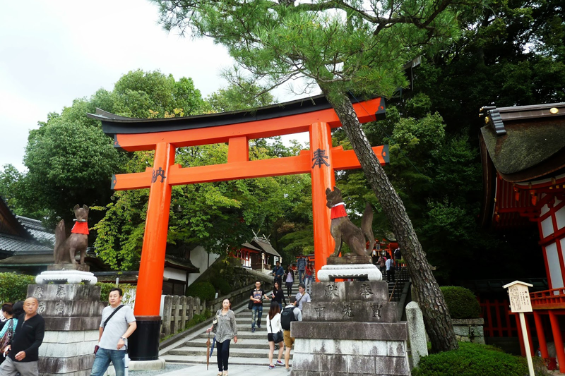 cong den fushimi nart taisha