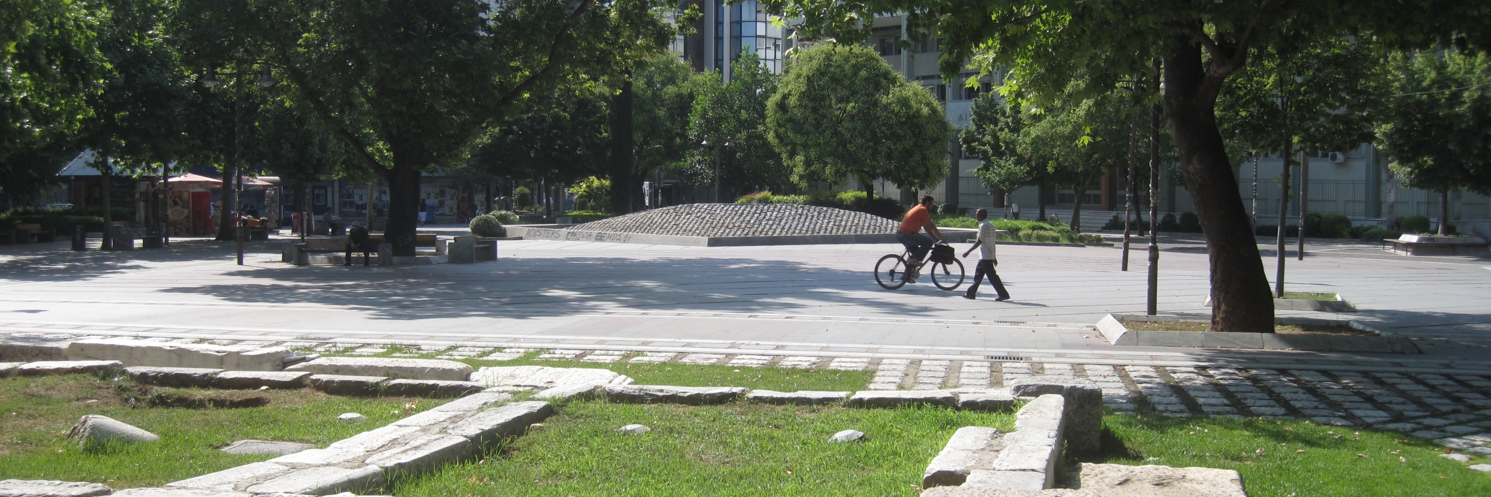 Quảng trường trung tâm (The Central Square)