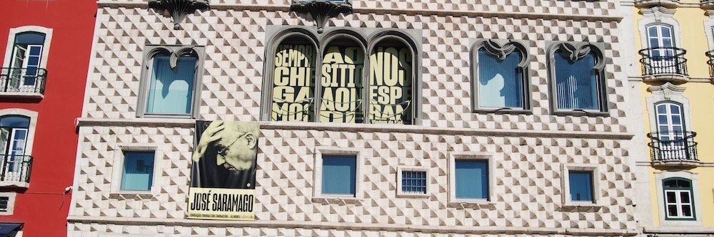 Nhà Casa dos Bicos (Casa dos Bicos)