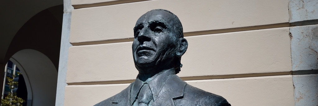 Tượng Adolf Jenko (Adolf Jenko Statue)