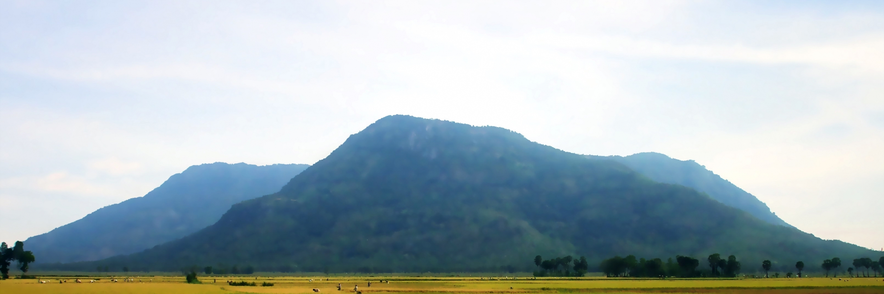 Khu di tích núi Đất