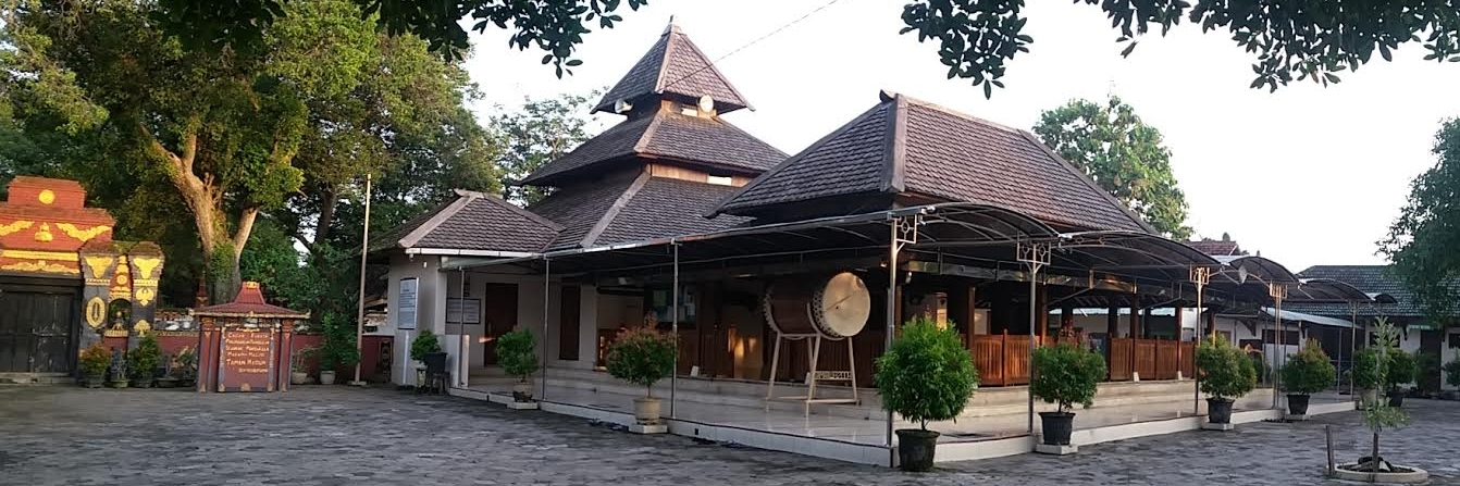 Nhà thờ Hồi giáo cổ đại của công viên thành phố Madiun (Masjid Besar Kuno Taman Kota Madiun)