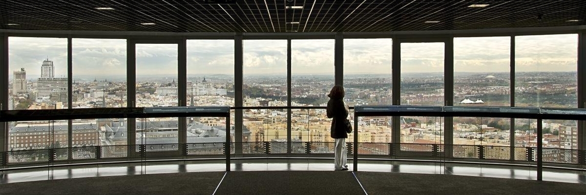 Tháp Faro de Moncloa (Faro de Moncloa)