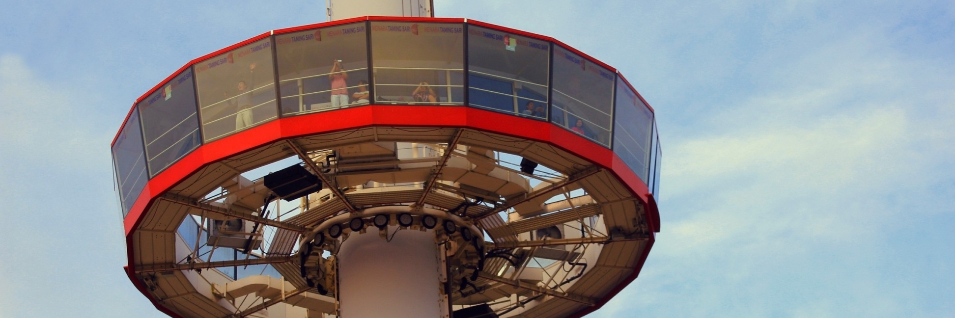 Tháp quay vòng Taming Sari (Taming Sari Revolving Tower)