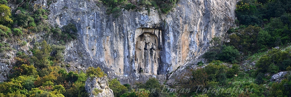 Di tích chạm khắc đá Manisa Relief (Manisa Relief)