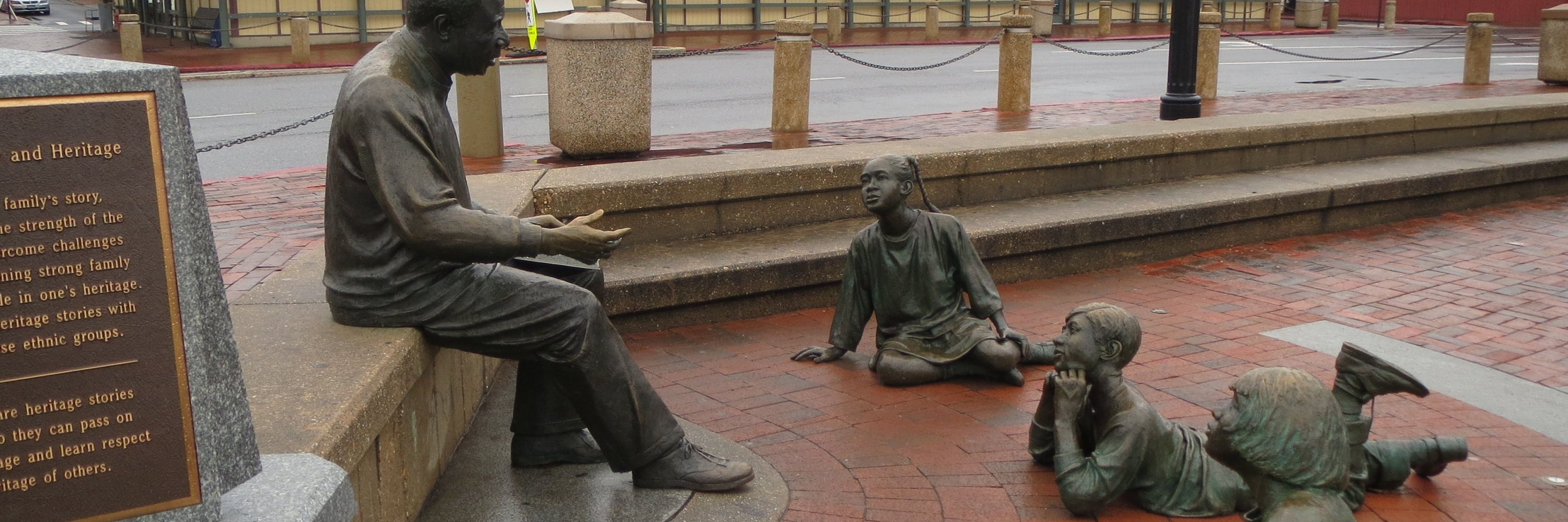 Đài tưởng niệm Kunta Kinte–Alex Haley (Kunta Kinte–Alex Haley Memorial)