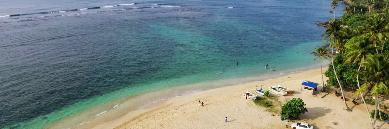 Bãi biển Polhena (Polhena Beach)