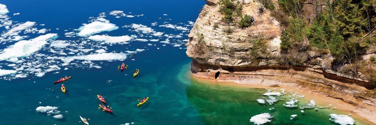 Công Viên Quốc Gia Với Những Tảng Đá Đẹp Như Tranh Vẽ (Pictured Rocks  National Lakeshore) Michigan, United States Of America (Mỹ)