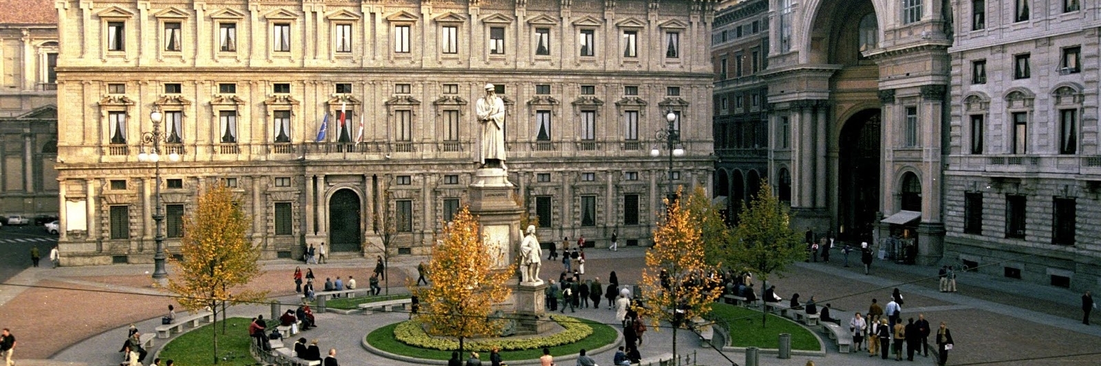 Quảng trường Scala (Piazza della Scala) Milan, Italia (Ý)