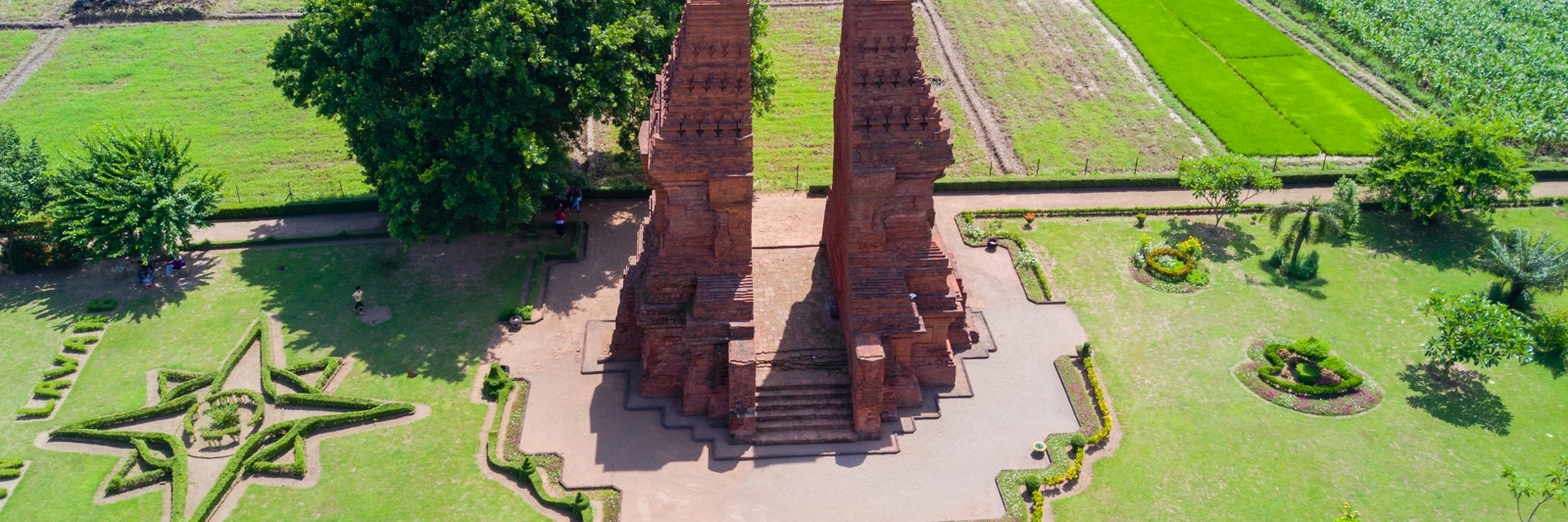 Đền  Wringin Lawang  (Wringin Lawang Temple)