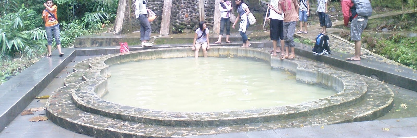 Suối Nước Nóng Padusan (Padusan Hot Spring)