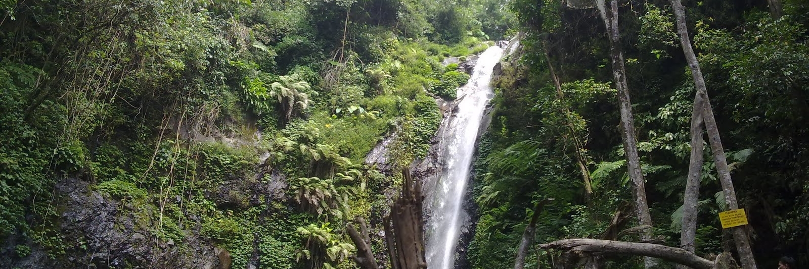 Thác Nước Kakek Bodo (Kakek Bodo Waterfall)