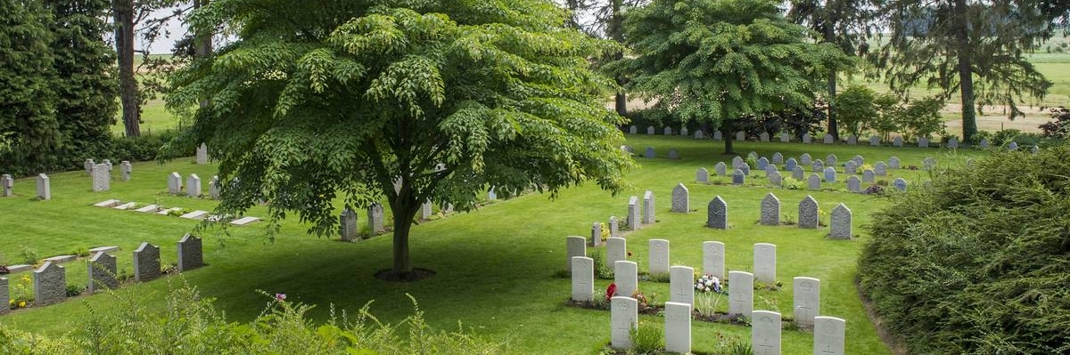Nghĩa trang quân đội Saint-Symphorien (Cimetière Militaire de Saint-Symphorien)