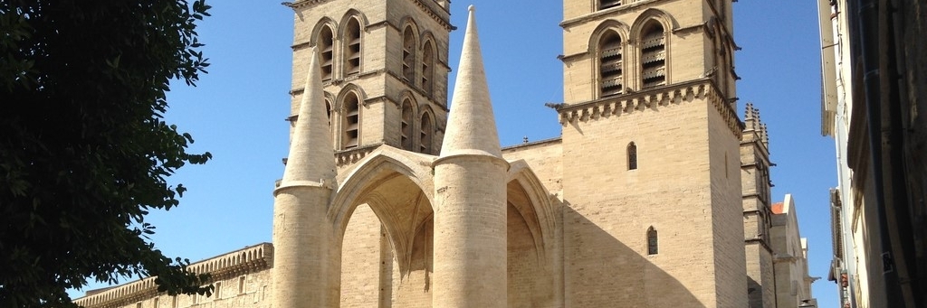 Nhà thờ thánh Pierre (Church of St. Pierre)