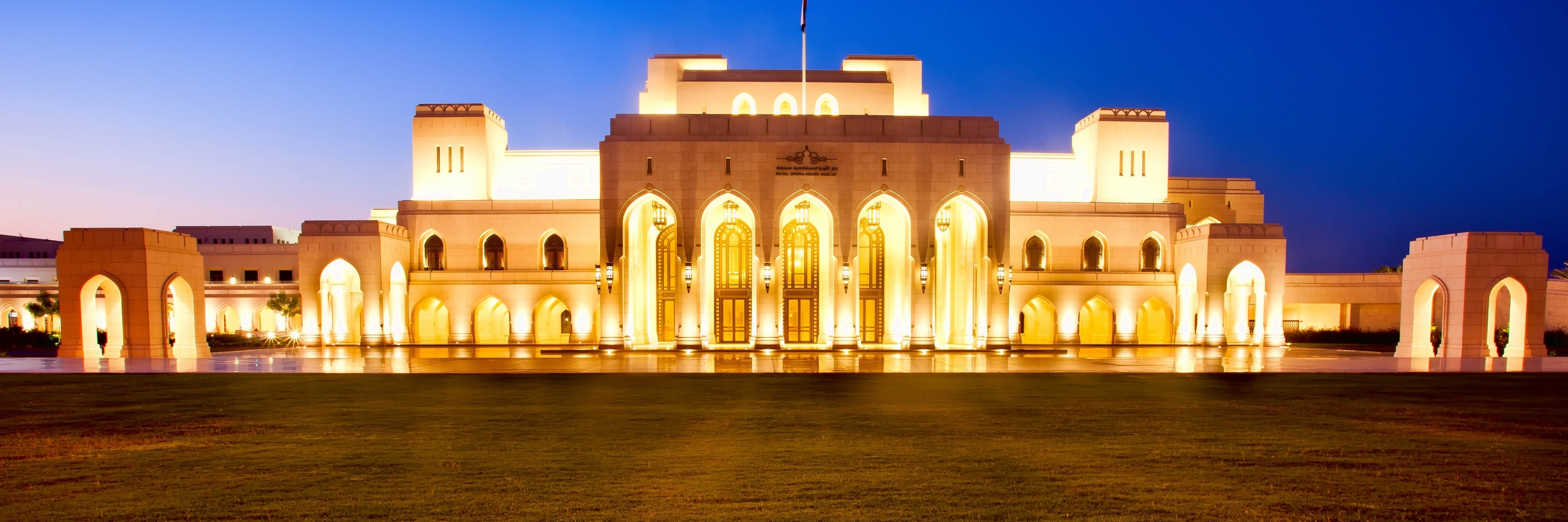 Nhà hát Hoàng gia Muscat (The Royal Opera House of Muscat)