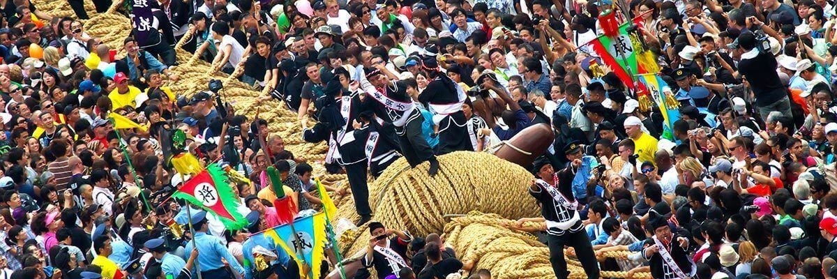Lễ hội kéo co khổng lồ Naha (Naha Giant Tug-Of-War Festival)
