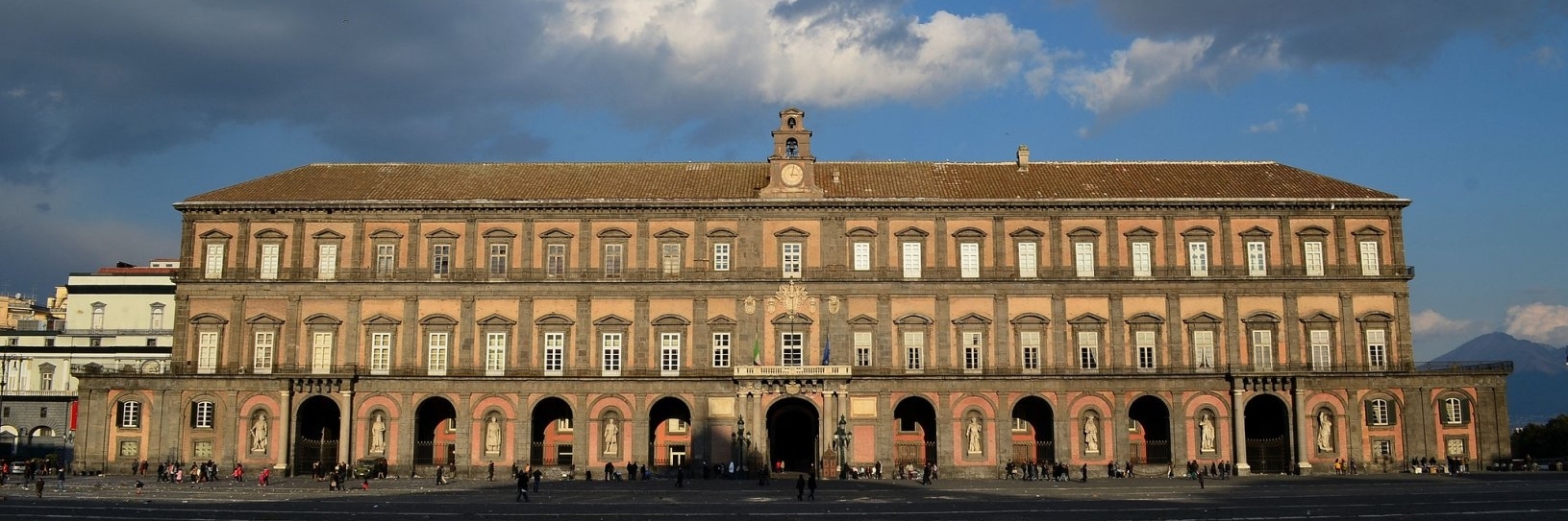 Cung điện Hoàng gia Naples (Palazzo Reale)